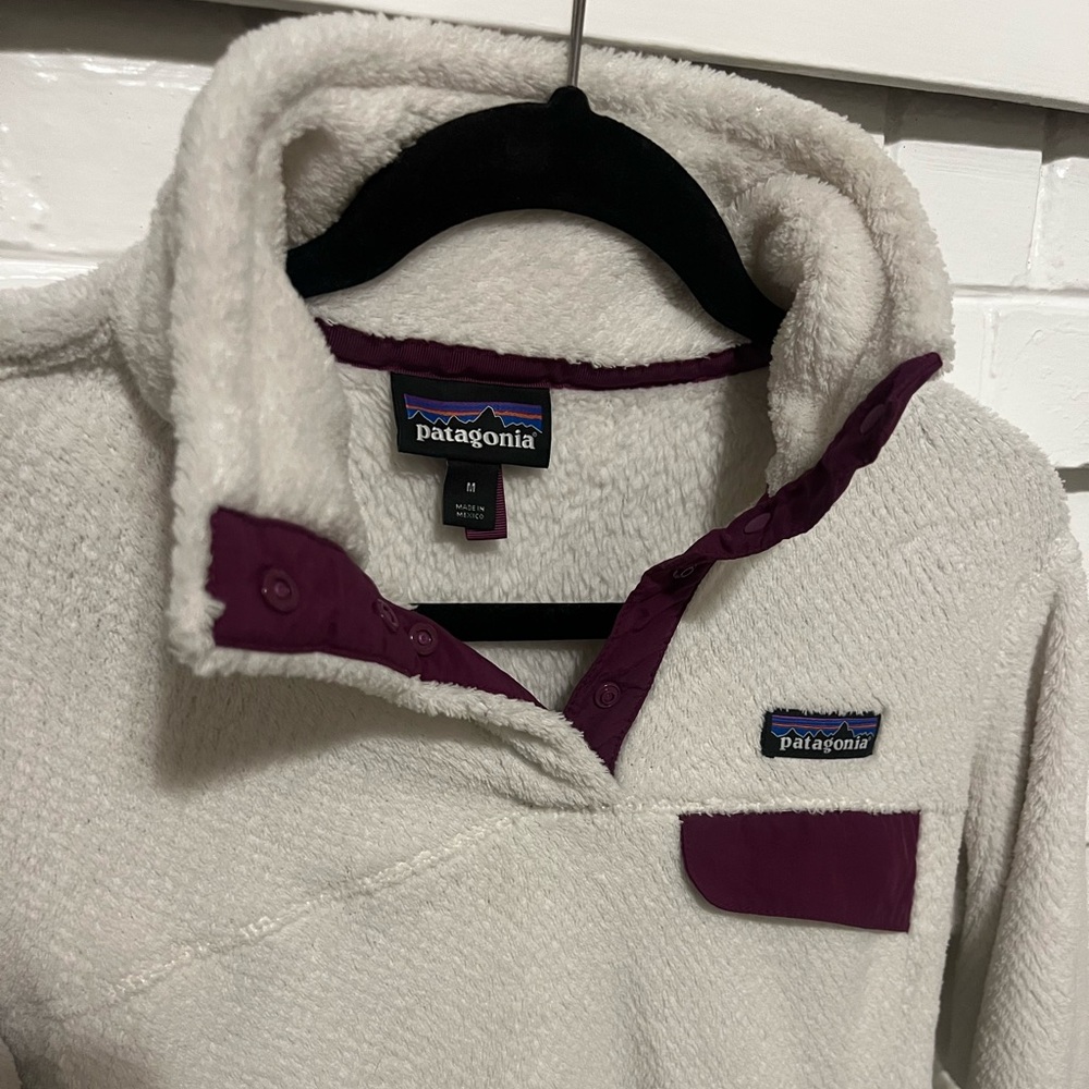 Patagonia Off-White and Maroon Fleece Jacket